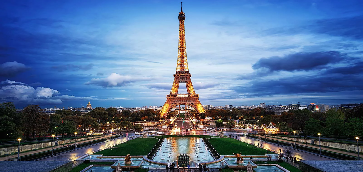 Eiffel-Tower,-Paris