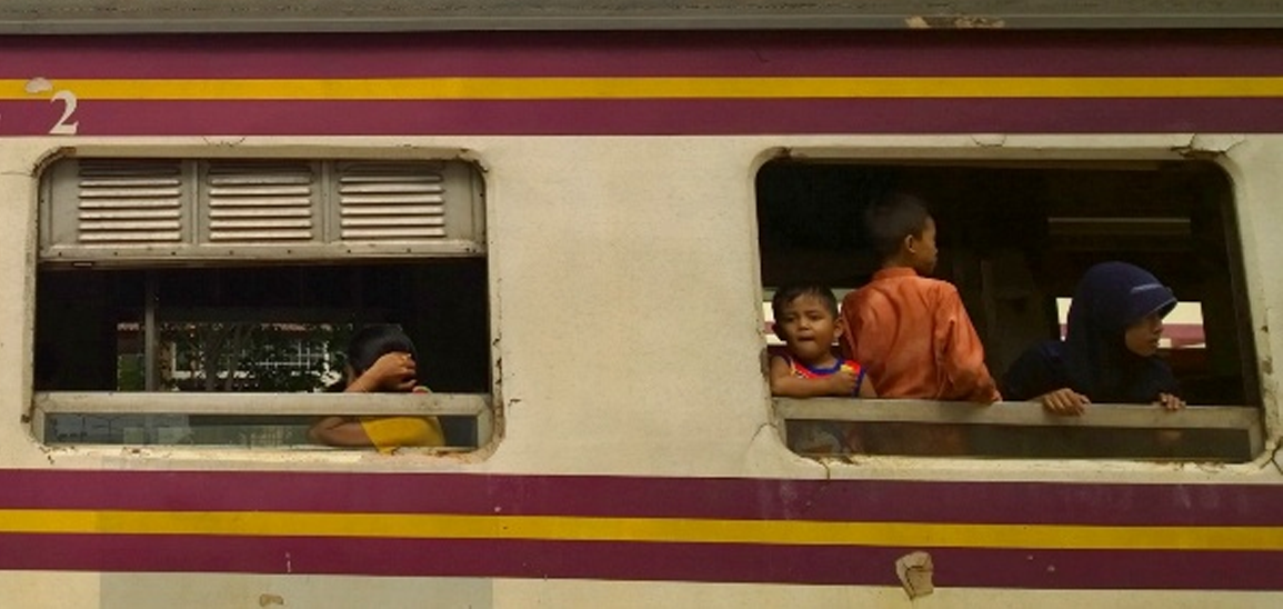 Kids-in-the-Train