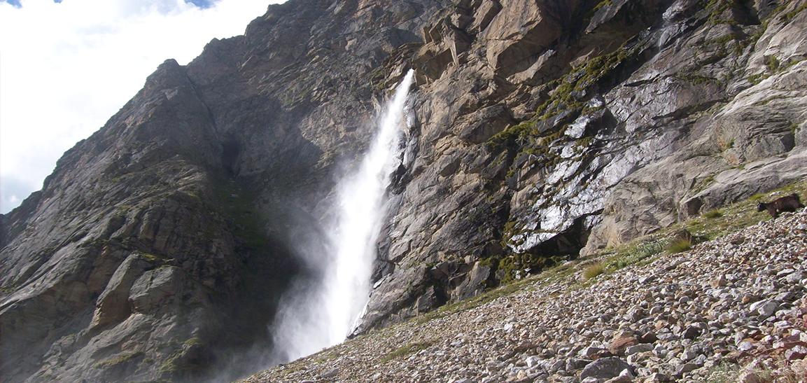 Vasundhara-waterfall